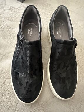 Clarks Black Camouflage-Texture Slip-On shoes